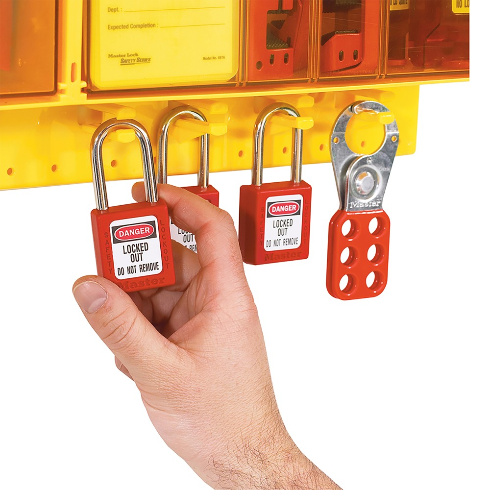 Station de consignation avec assortiment de matériel pour vannes et appareils électriques.