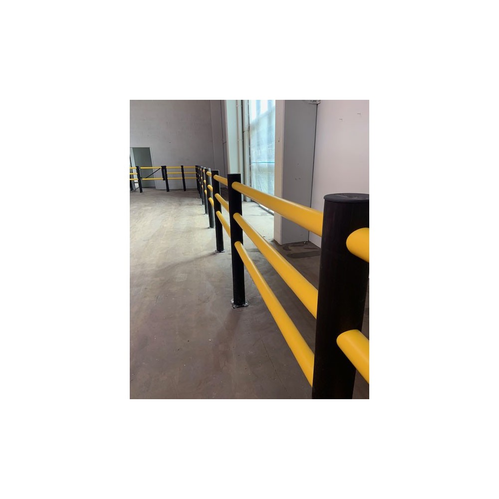 Photo de mise en situation des barrières DELTA PREVENTIMARK disposées de manière linéaire dans un bâtiment, en intérieur.