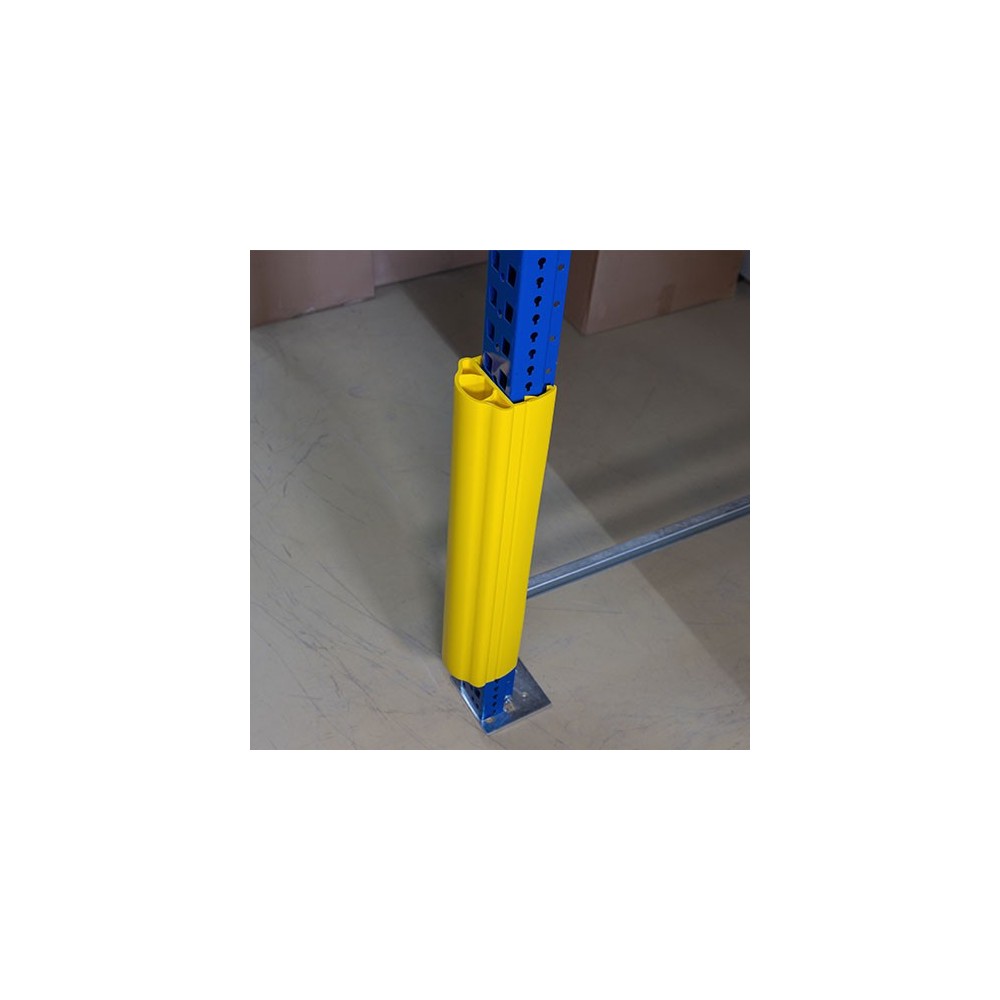 Photo de la mise en place d'un protecteur d'echelle D-flexx en plastique flexible sur échelle industrielle, quatrième étape.